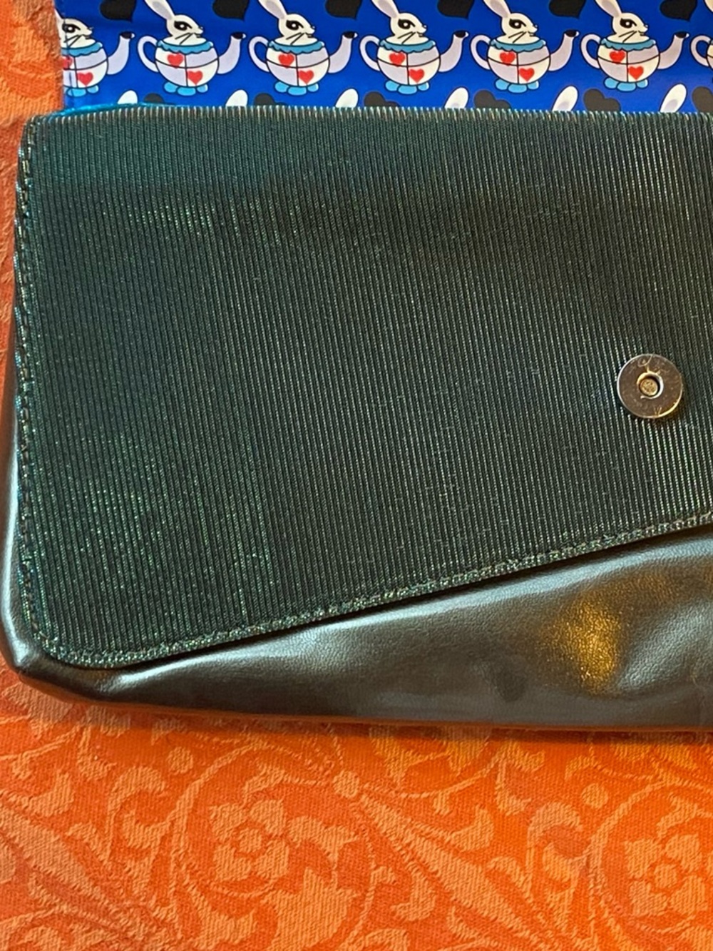 NWT in dust bag Irregular Choice Flick Flack clutch bag,metallic khaki gold - Picture 13 of 16